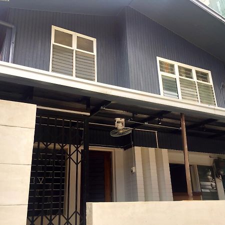The Hub District Hostel And Dorm Makati City Екстер'єр фото