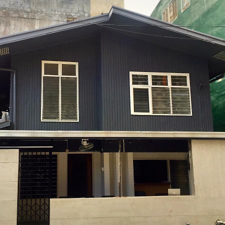 The Hub District Hostel And Dorm Makati City Екстер'єр фото