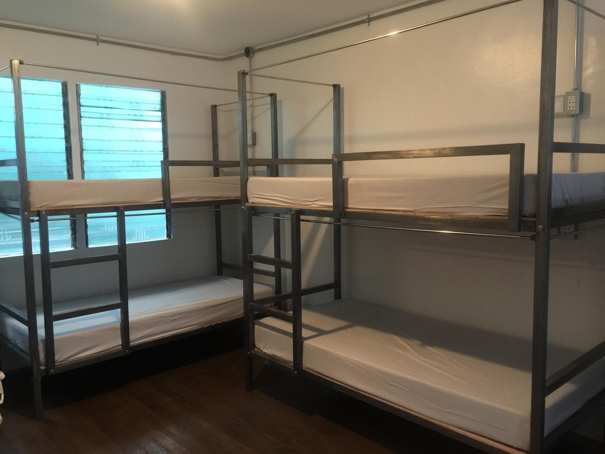 The Hub District Hostel And Dorm Makati City Екстер'єр фото